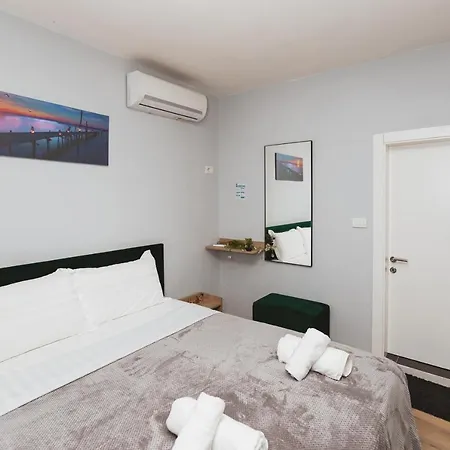 - Steps Form New Bazaar Lägenhet Tirana