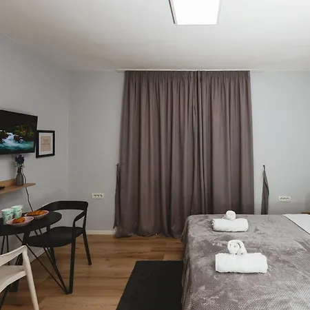 - Steps Form New Bazaar 티라나